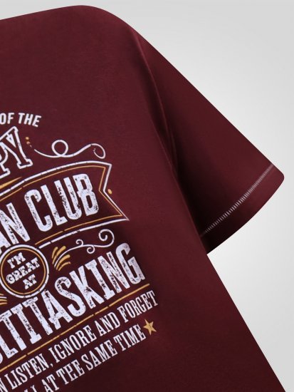 D555 Baldwin Grumpy Old Man Club Print Crew Neck T-shirt Burgundy/ Black Twist - Herren-T-shirts - Herren-T-Shirts in großen Größen