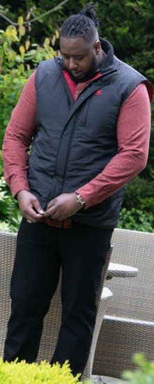 D555 FELIPE Zip Through Padded Gilet With Contrast Colour Lining And Rubber Badge Black - Herren jacken - Herren Jacken in großen Größen