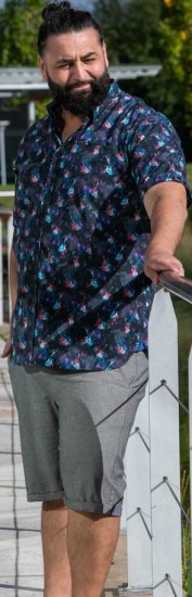 D555 Farnborough Short Sleeve Guitar AOP Shirt With Hidden Button Down Black - Herrenhemden - Herrenhemden in großen Größen