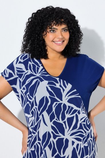 Ulla Popken 849033 Kurzärmliges Chiffonkleid mit V-Ausschnitt Dunkelblau - Kleider - Kleider für alle Größen