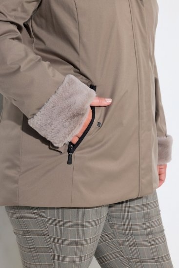 Ulla Popken 850509 Kunstfelljacke Taupe - Jacken - Damenjacken in großen Größen