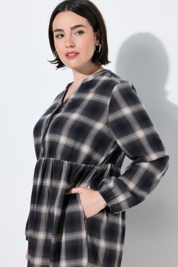 Ulla Popken 853728 Kariertes Kleid mit Volants Schwarz - Kleider - Kleider für alle Größen