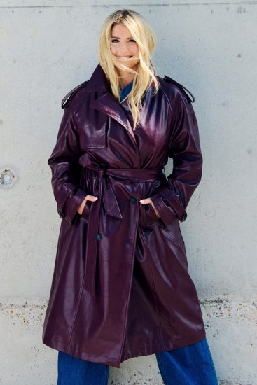 Ulla Popken 855617 Trenchcoat in Lederoptik mit Bindegürtel Weinrot - Mäntel - Damenmäntel in großen Größen