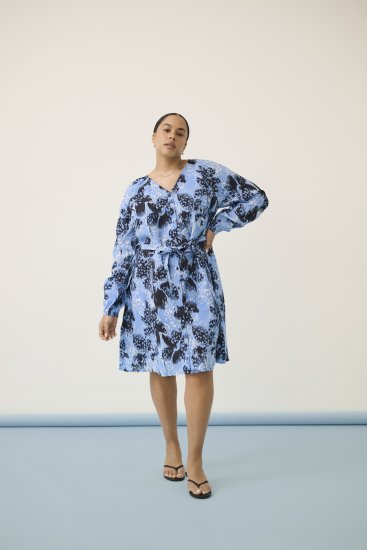 Kaffe Curve Aliana Dress Blue Flower Animal - Midikleider - 