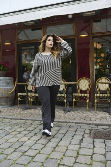 Kaffe Curve Jenna Ausgestellte Leggings Tiefschwarz - Jeans & Hosen in Großen Größen – Plus Size Damenmode - 