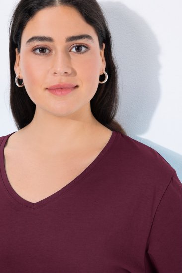 Ulla Popken Back To Basics V-Neck Relaxed Fit Cotton Tee Dark Berry - T-Shirts - T-Shirts für Damen
