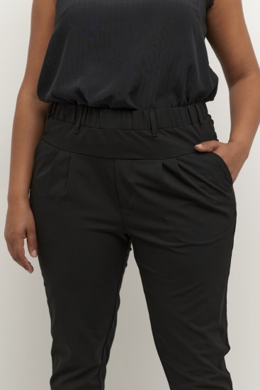 Kaffe Curve Jia Hose Tiefschwarz - Jeans & Hosen in Großen Größen – Plus Size Damenmode - 