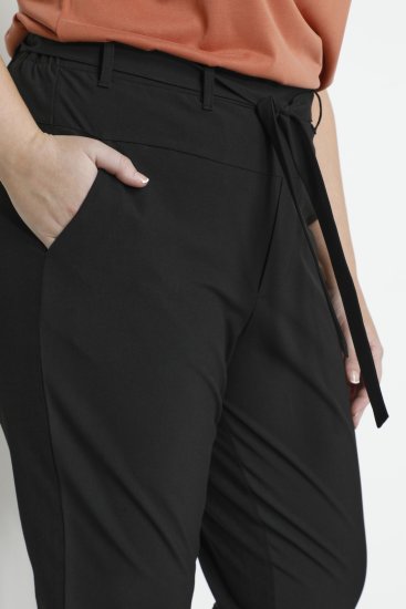 Kaffe Curve Jia Hose mit Gürtel Tiefschwarz - Jeans & Hosen in Großen Größen – Plus Size Damenmode - 