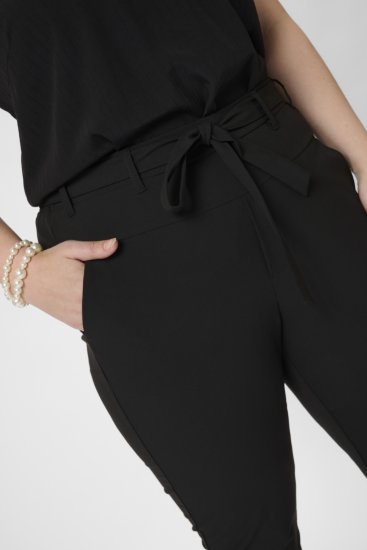 Kaffe Curve Jia Hose mit Gürtel Tiefschwarz - Jeans & Hosen in Großen Größen – Plus Size Damenmode - 