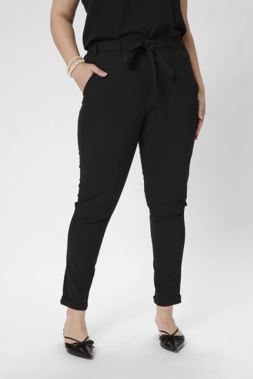 Kaffe Curve Jia Hose mit Gürtel Tiefschwarz - Jeans & Hosen in Großen Größen – Plus Size Damenmode - 
