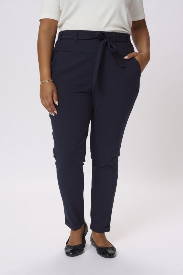 Kaffe Curve Jia Hose mit Gürtel Mitternachtsmarine - Jeans & Hosen in Großen Größen – Plus Size Damenmode - 