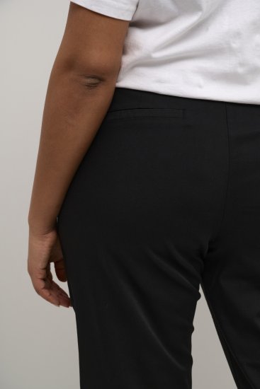 Kaffe Curve Leana Chino 7/8-Hose Tiefschwarz - Jeans & Hosen in Großen Größen – Plus Size Damenmode - 