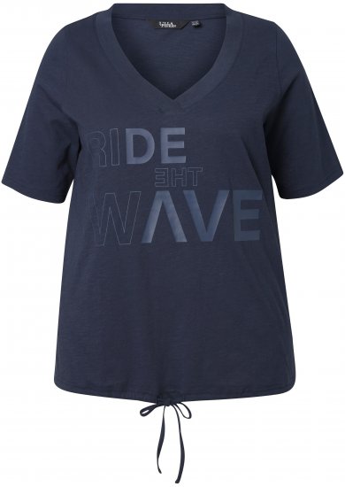Ulla Popken Ride The Wave Short Sleeve V-Neck Graphic Tee Navy Blue - Bedruckte T-shirts für herren - 